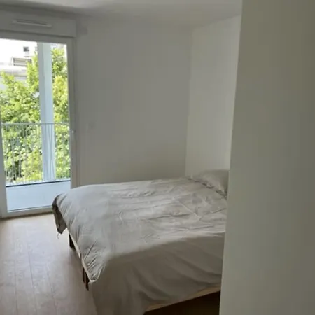 Moderne A Proximite De Paris, 클리시